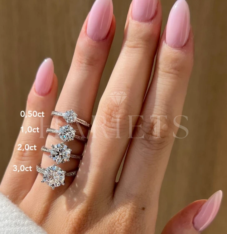 bague-de-fiancailles-halo-pave-moissanite-1ct-taille-brillant-argent-comparaison-hariets.jpg