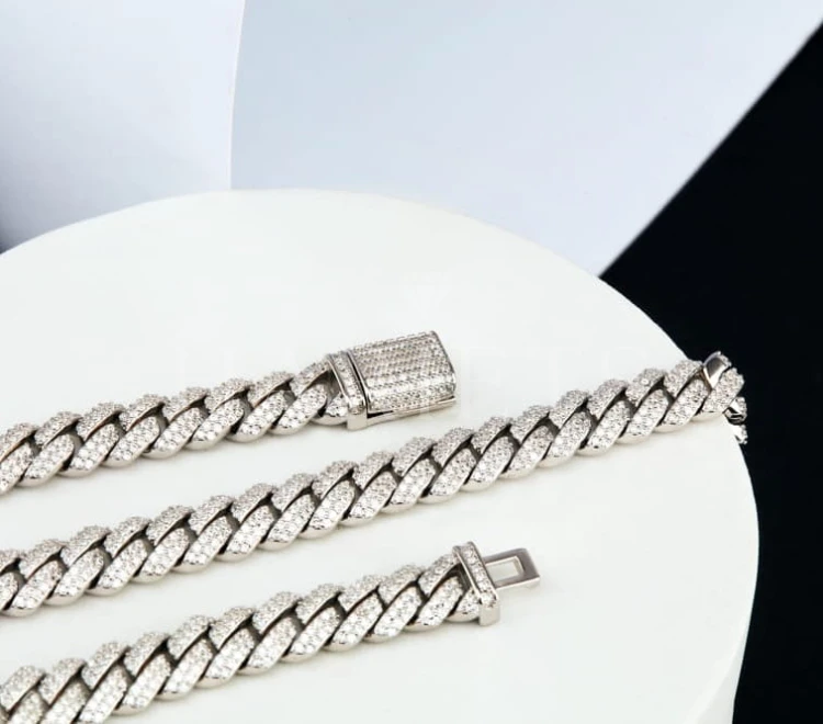bracelet-maille-cubaine-avec-moissanites-largeur-8mm-or.jpg