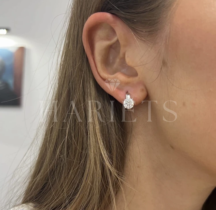 ohrringe-mit-moissanit-1ct-creolen-klappverschluss-am-ohr-silber-chloe-hariets.jpg