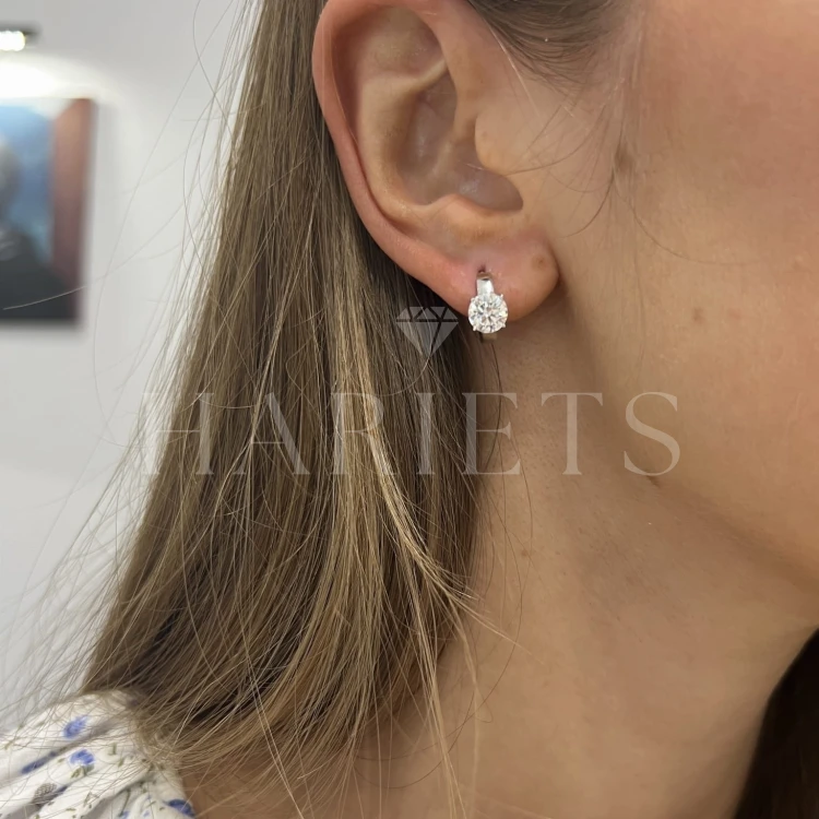 boucles-doreilles-moissanite-1ct-anneaux-clip-porte-or-chloe-hariets.jpg