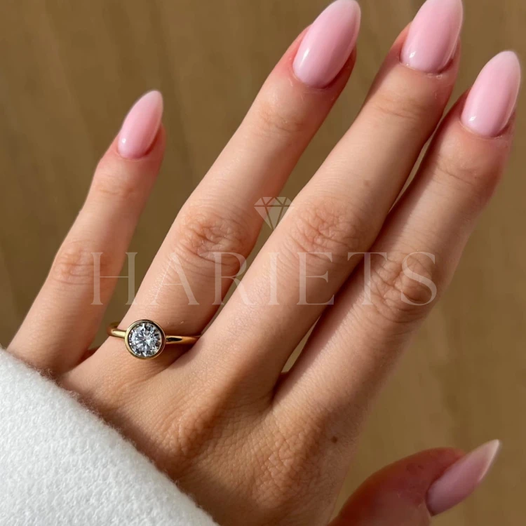 Pierścionek zaręczynowy z moissanitem 1ct Solitaire: Hope - bezel