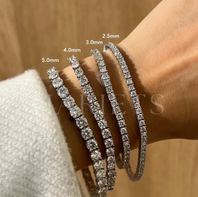 bracelet-tennis-moissanites-3mm-or-14k-main-comparaison-hariets.jpg