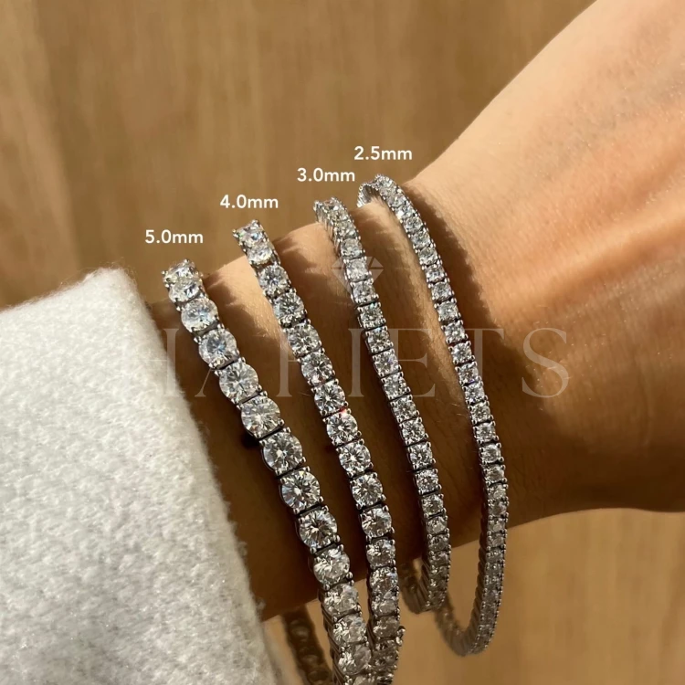 bracelet-tennis-avec-moissanites-2-5mm-argent-au-poignet-comparaison-hariets.jpg