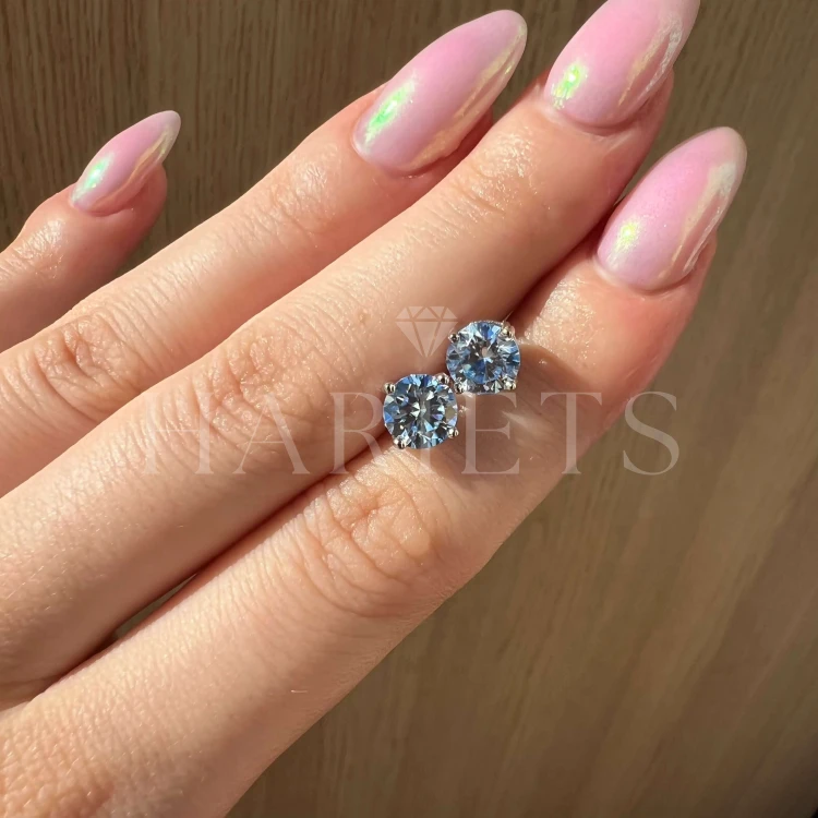 boucles-oreilles-clous-moissanite-bleue-1ct-argent-hariets.jpg