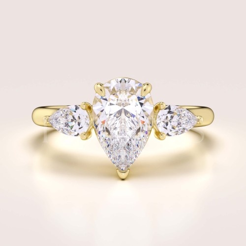 bague-de-fiancailles-trinity-amara-moissanite-1-5ct-pierre-centrale-taille-poire-or-jaune-hariets.jpg