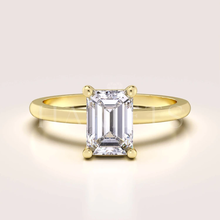 bague-de-fiançailles-solitaire-verity-moissanite-1ct-taille-émeraude-or-jaune-hariets.