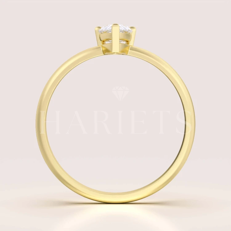 bague-fiancailles-teardrop-moissanite-0-5ct-taille-poire-face-or-jaune-hariets.jpg