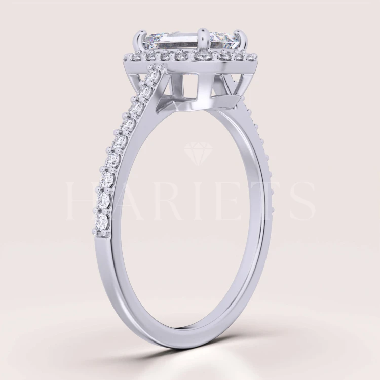 bague-de-fiancailles-halo-stardust-moissanite-1ct-taille-emeraude-profil-or-blanc-hariets.jpg