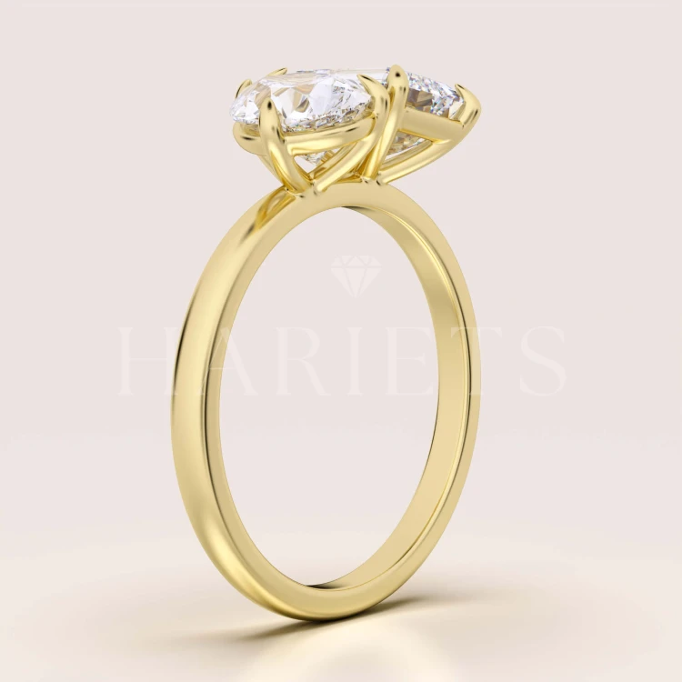 bague-de-fiancailles-toi-et-moi-moissanite-3-5ct-taille-emeraude-poire-profil-or-jaune-gemini-hariets.