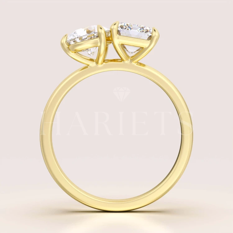 bague-de-fiancailles-toi-et-moi-moissanite-3-5ct-taille-emeraude-poire-face-or-jaune-gemini-hariets.