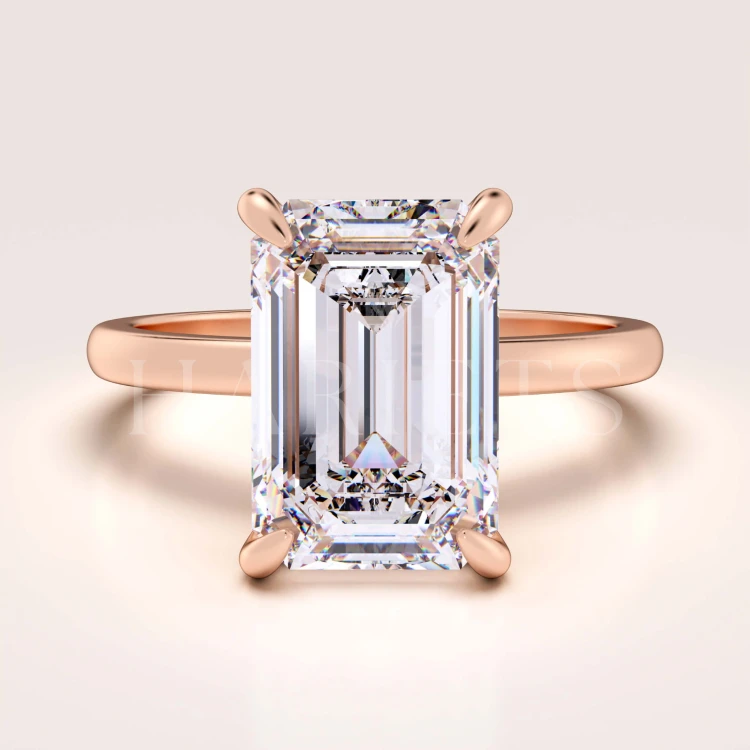 bague-de-fiancailles-royal-stones-moissanite-5ct-taille-emeraude-or-rose-nobilis-hariets.jpg