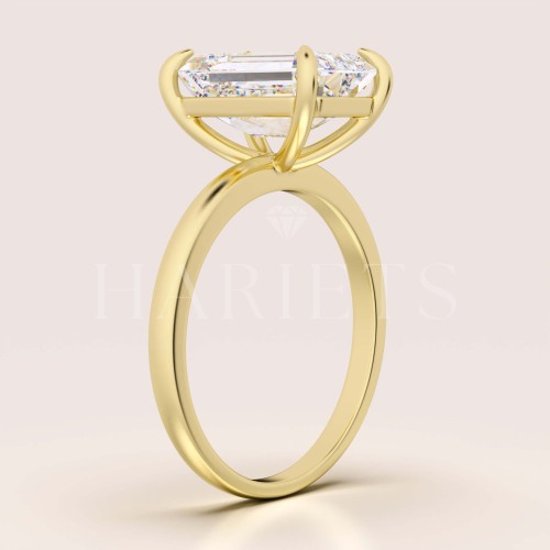 bague-de-fiancailles-royal-stones-moissanite-5ct-taille-emeraude-profil-or-jaune-nobilis-hariets.jpg
