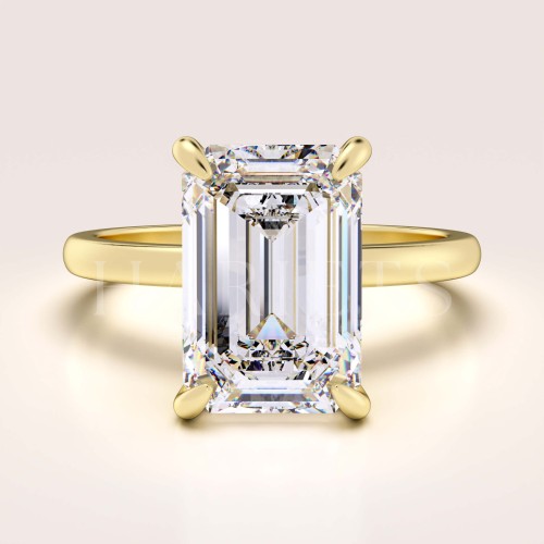 bague-de-fiancailles-royal-stones-moissanite-5ct-taille-emeraude-or-jaune-nobilis-hariets.jpg