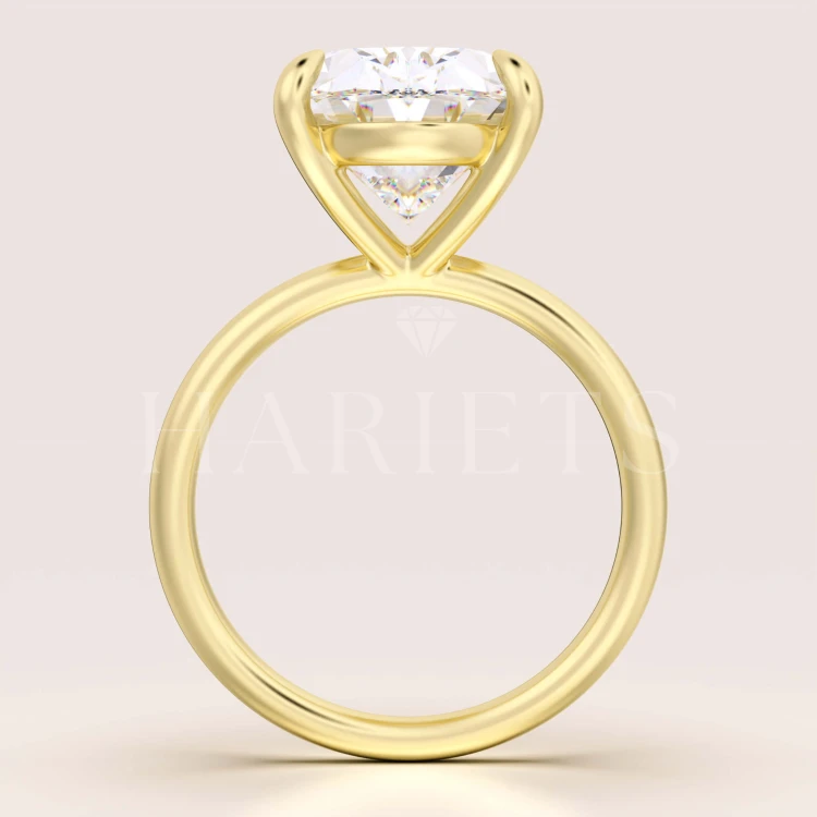bague-de-fiancailles-royal-stones-moissanite-5ct-taille-ovale-face-or-jaune-bella-hariets.jpg
