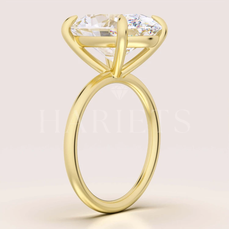 bague-de-fiancailles-royal-stones-moissanite-5ct-taille-ovale-profil-or-jaune-bella-hariets.jpg