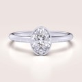 bague-de-fiancailles-bezel-moissanite-0-5ct-taille-ovale-or-blanc-pure-hariets.jpg
