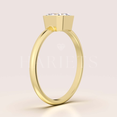 bague-de-fiancailles-bezel-moissanite-1ct-taille-asscher-profil-or-jaune-ray-hariets.jpg