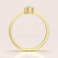 bague-de-fiancailles-bezel-moissanite-0-5ct-taille-poire-face-or-jaune-drop-hariets.jpg