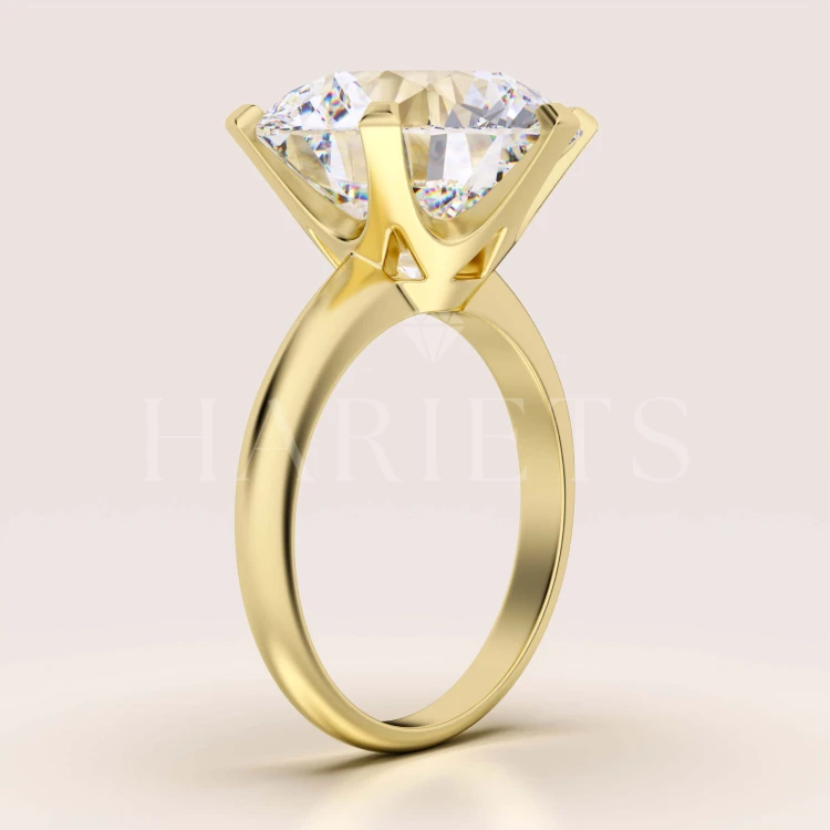 bague-de-fiancailles-royal-stones-moissanite-1-2ct-taille-brillant-profil-or-jaune-queen-hariets.jpg