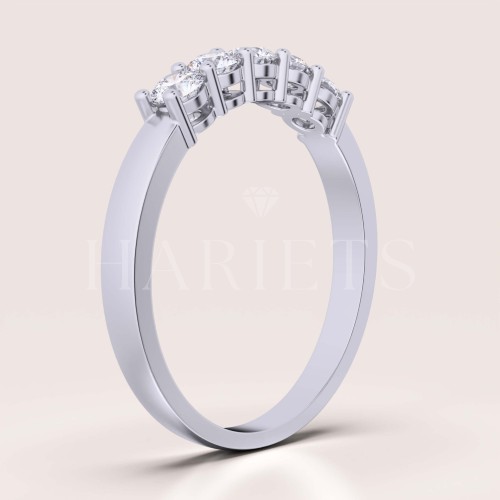 anneau-avec-cinq-moissanites-0-5ct-taille-brillant-profil-argent-bangle-hariets.jpg