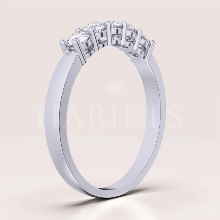 anneau-avec-cinq-moissanites-0-5ct-taille-brillant-profil-argent-bangle-hariets.jpg