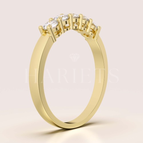 anneau-avec-cinq-moissanites-0-5ct-taille-brillant-profil-or-jaune-bangle-hariets.jpg