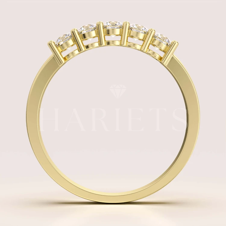 anneau-avec-cinq-moissanites-0-5ct-taille-brillant-face-or-jaune-bangle-hariets.jpg