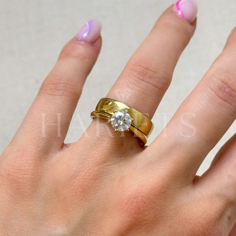 alliance-demi-ronde-5mm-avec-bague-or-jaune-hariets.JPG