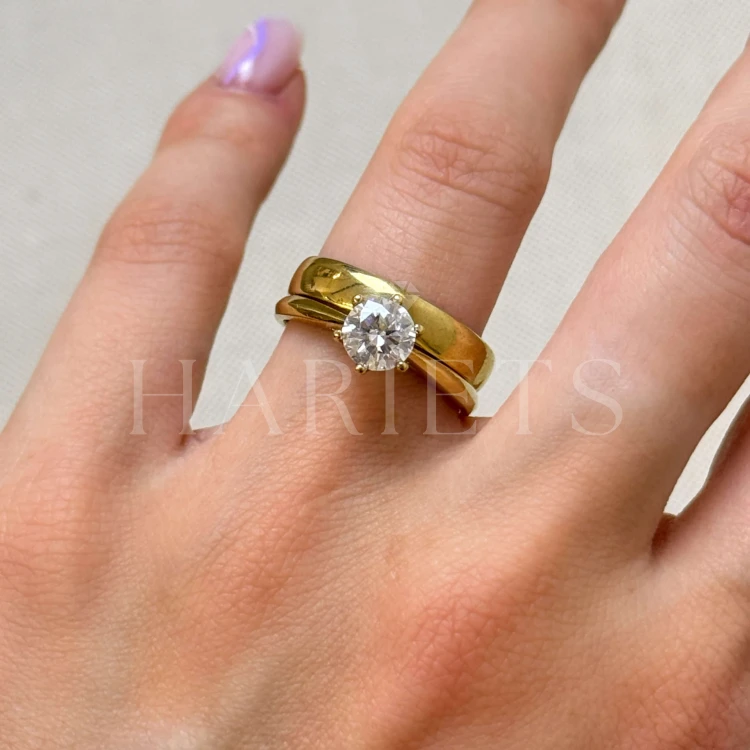 alliance-demi-ronde-4mm-avec-bague-or-jaune-hariets.JPG