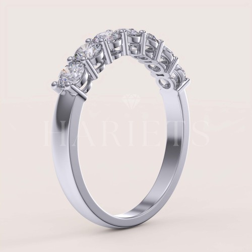 alliance-avec-sept-moissanites-0-7ct-taille-brillant-cote-argent-bangle-hariets.jpg