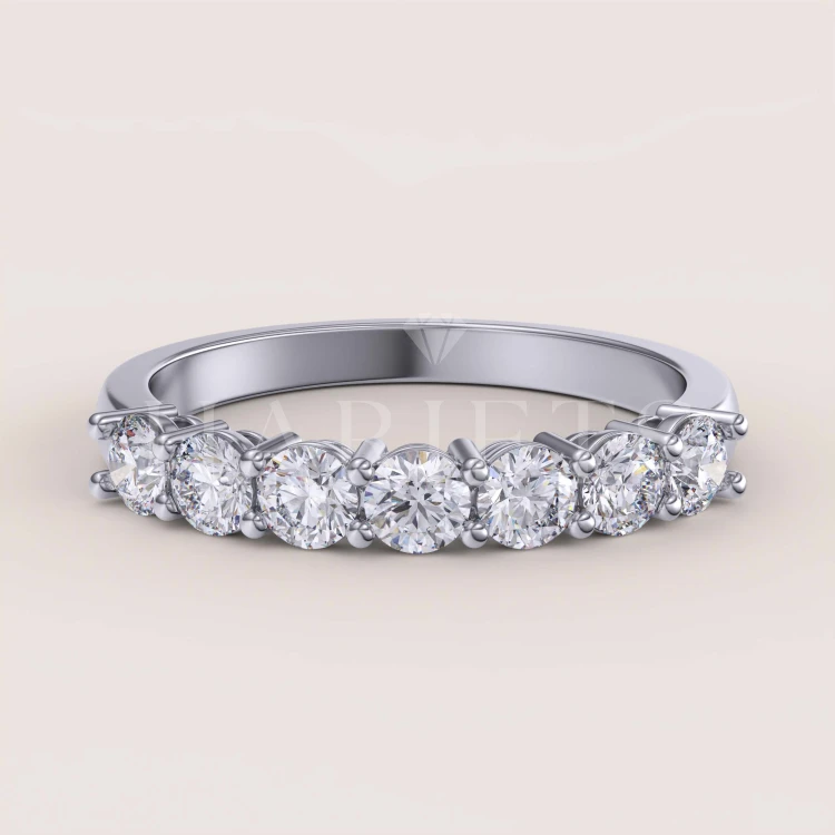 alliance-avec-sept-moissanites-0-7ct-taille-brillant-argent-bangle-hariets.jpg