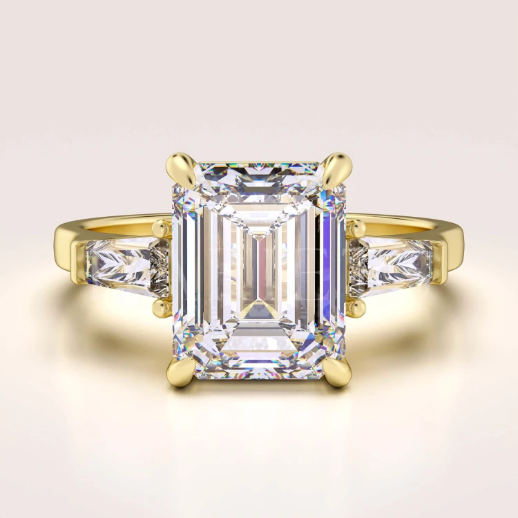 bague-fiancailles-trinity-moissanite-4ct-taille-émeraude-or-jaune-florence-hariets.