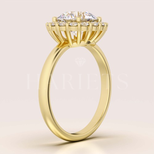 bague-fiancailles-vintage-moissanite-2ct-taille-brillant-cote-or-jaune-daisy-hariets.jpg