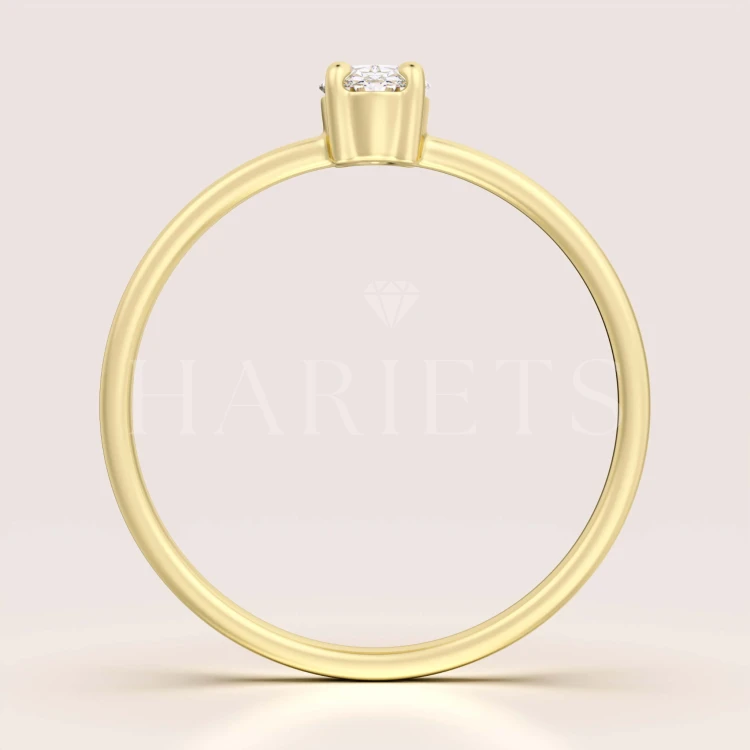 bague-fiancailles-petit-moissanite-0-5ct-taille-ovale-face-or-jaune-gracelet-hariets.jpg
