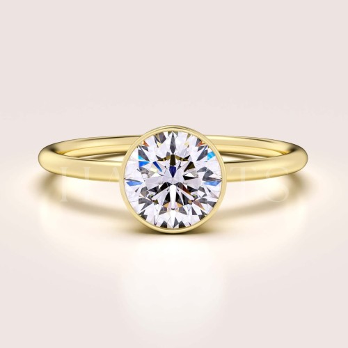 bague-fiancailles-bezel-hope-moissanite-1ct-taille-brillant-or-jaune-hariets.jpg