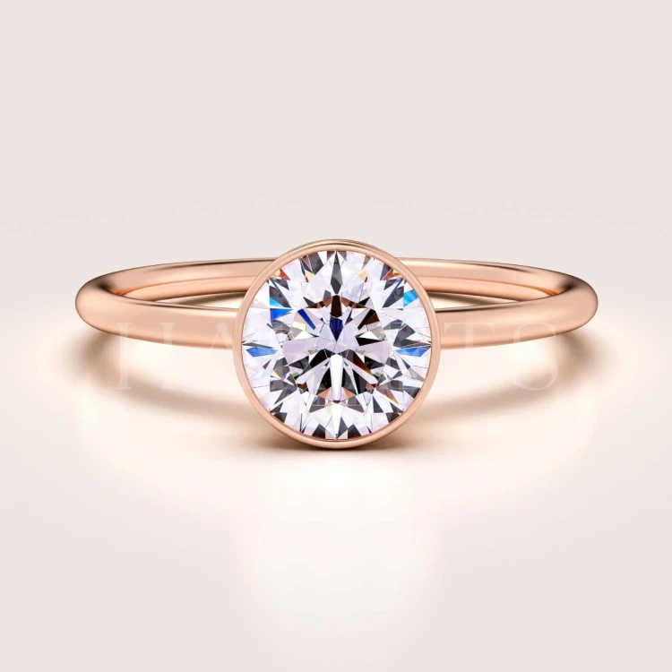 bague-fiancailles-bezel-hope-moissanite-1ct-taille-brillant-or-rose-hariets.jpg