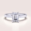 bague-fiancailles-solitaire-rapture-moissanite-1ct-taille-emeraude-argent-hariets.jpg
