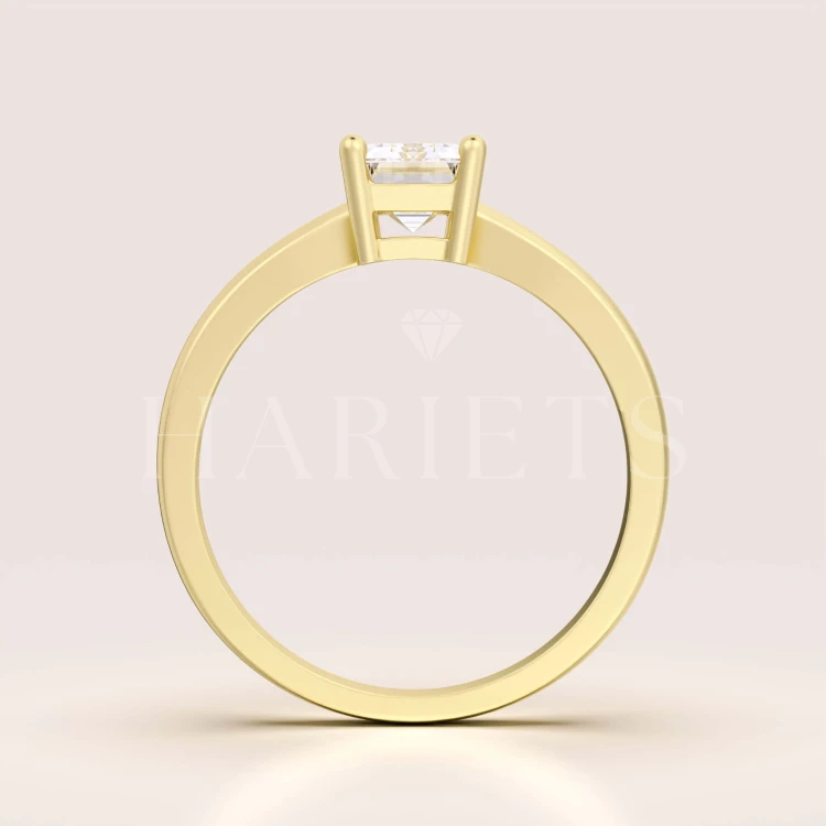 bague-fiancailles-solitaire-rapture-moissanite-1ct-taille-émeraude-face-or-jaune-hariets.jpg