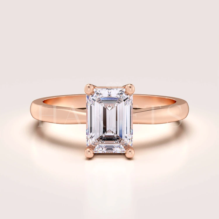 bague-fiancailles-solitaire-rapture-moissanite-1ct-taille-émeraude-or-rose-hariets.jpg