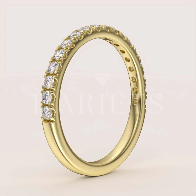 alliance-avec-moissanites-0-27ct-taille-brillant-cote-or-jaune-harmony-hariets.jpg
