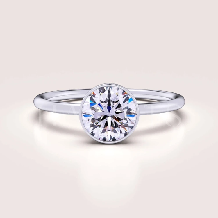 bague-de-fiancailles-bezel-hope-moissanite-1ct-taille-brillant-argent-hariets.jpg