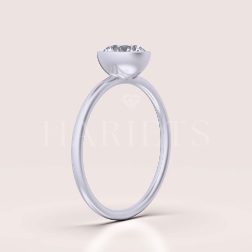 bague-de-fiancailles-bezel-hope-moissanite-1ct-taille-brillant-cote-argent-hariets.jpg