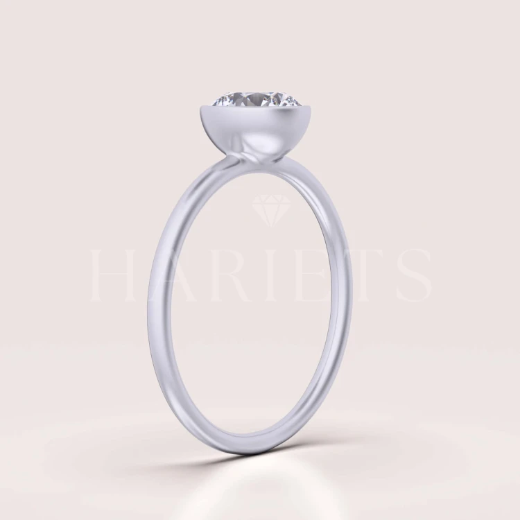 bague-de-fiancailles-bezel-hope-moissanite-1ct-taille-brillant-cote-argent-hariets.jpg