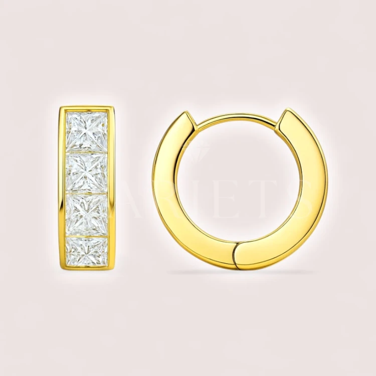 boucles-doreilles-creoles-avec-moissanites-taille-princess-argent-plaqué-or-hariets.jpg