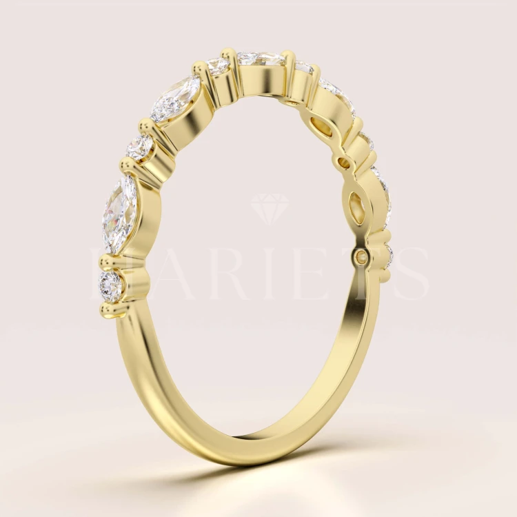 bague-avec-moissanites-0-59ct-taille-marquise-et-brillant-profil-or-jaune-lucy-hariets.