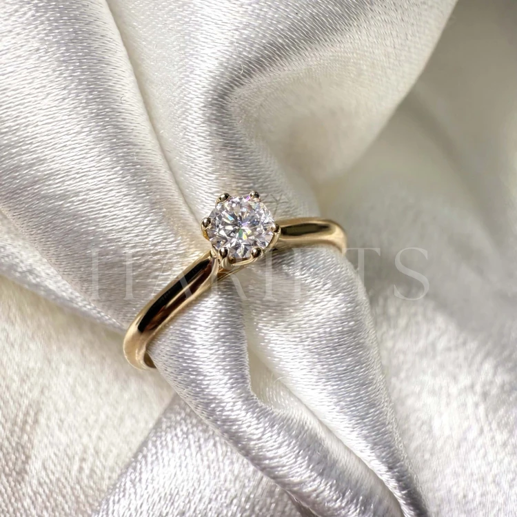 bague-fiancailles-solitaire-soleil-diamant-laboratoire-0-3ct-taille-brillant-gros-plan-face-or-jaune-hariets