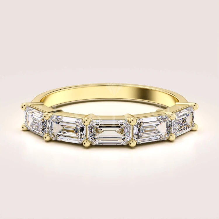 bague-avec-cinq-moissanites-2ct-taille-emeraude-or-jaune-esmera-hariets