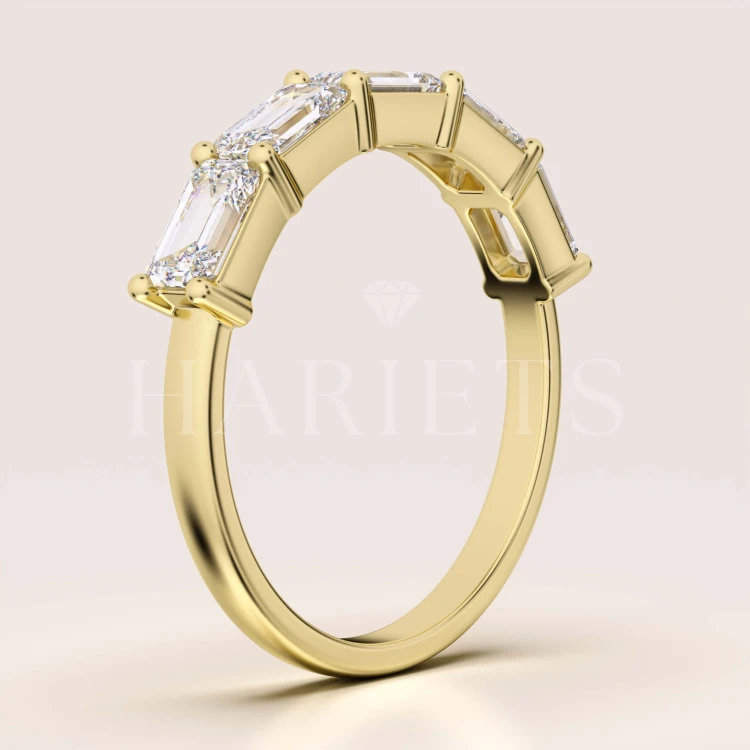 bague-avec-cinq-moissanites-2ct-taille-emeraude-profil-or-jaune-esmera-hariets.
