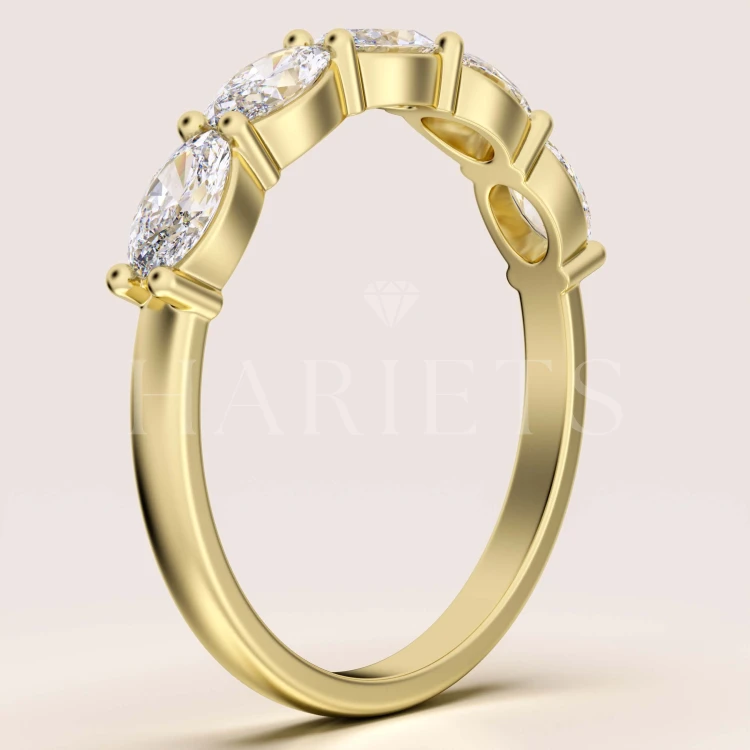 bague-avec-cinq-moissanites-1-5ct-taille-ovale-profil-or-jaune-ovalia-hariets