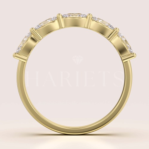 bague-avec-cinq-moissanites-1-5ct-taille-ovale-face-or-jaune-ovalia-hariets